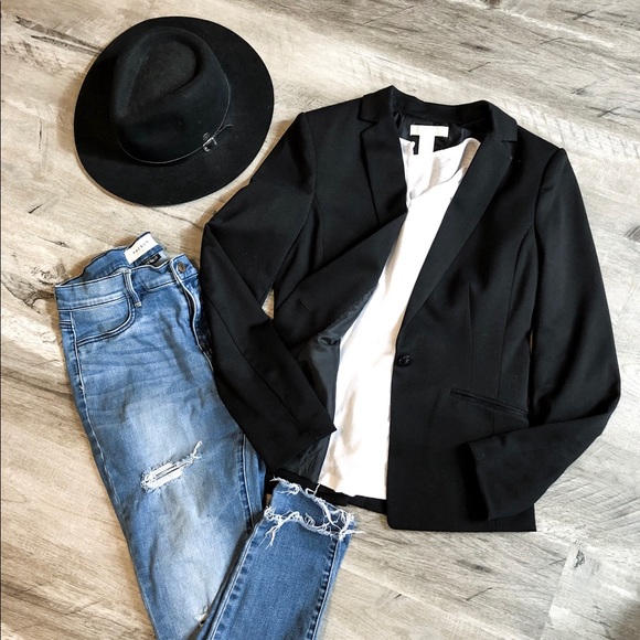 H&M Jackets & Blazers - H&M Women’s Black Fitted Blazer